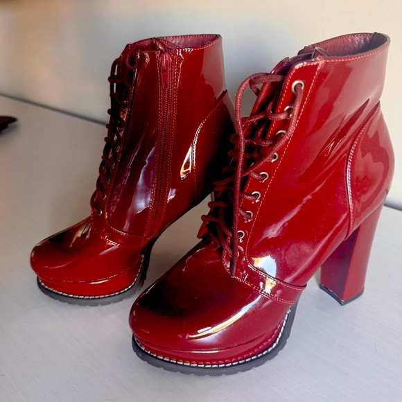 NEW Azalea Wang Size 8.5 Glossy Heel Boots Burgundy - Picture 2 of 5